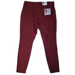 HUE - NWT - XL - Burgundy - Looks like Jeans - Feels like Leggings
